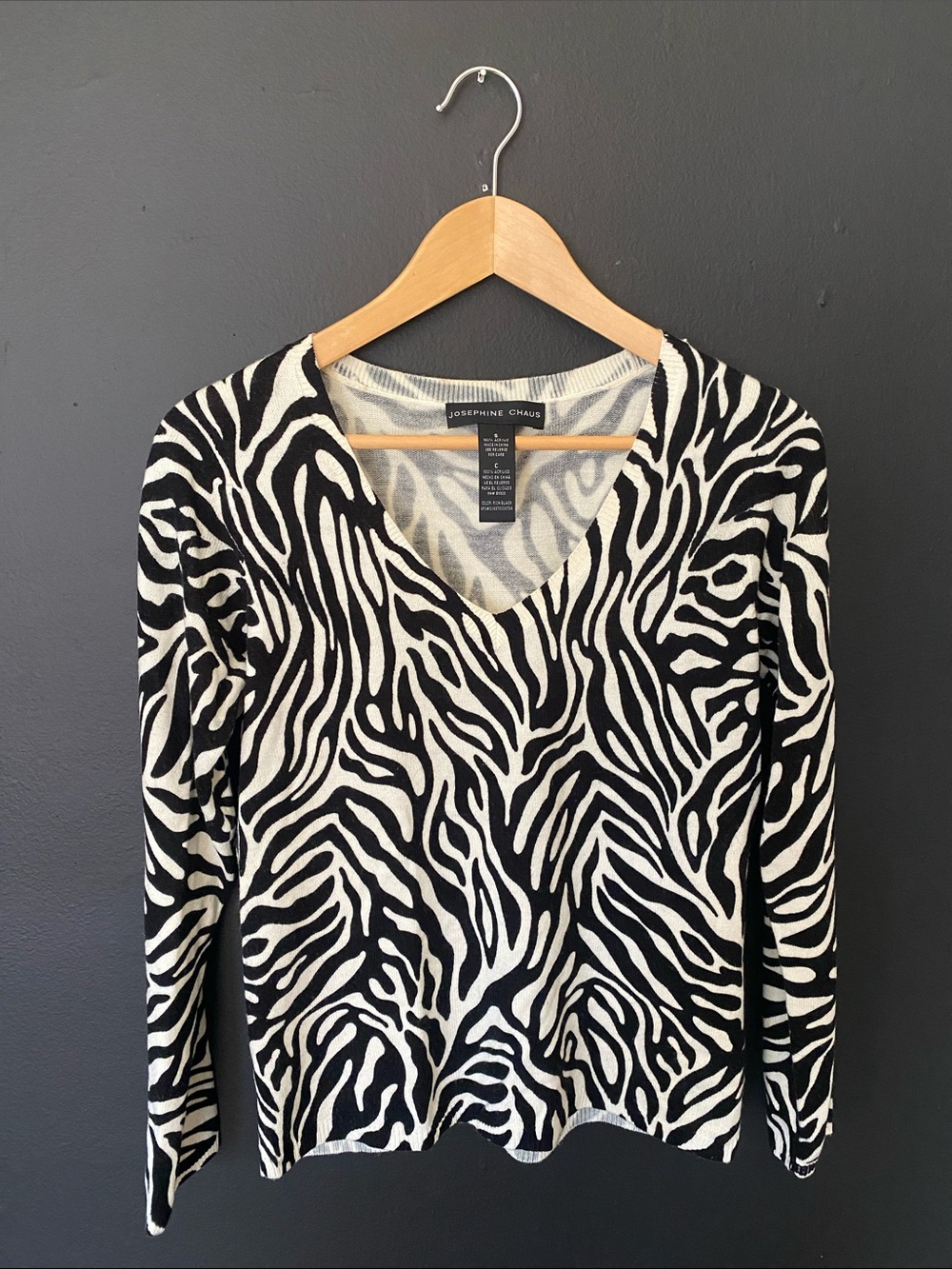 Josephine Chaus Black & White Zebra-Print V-Neck Long Sleeve Sweater